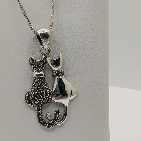 Cat Lovers Marcasite and 925 sterling on 18-inch Box Chain - Picture 5 of 5